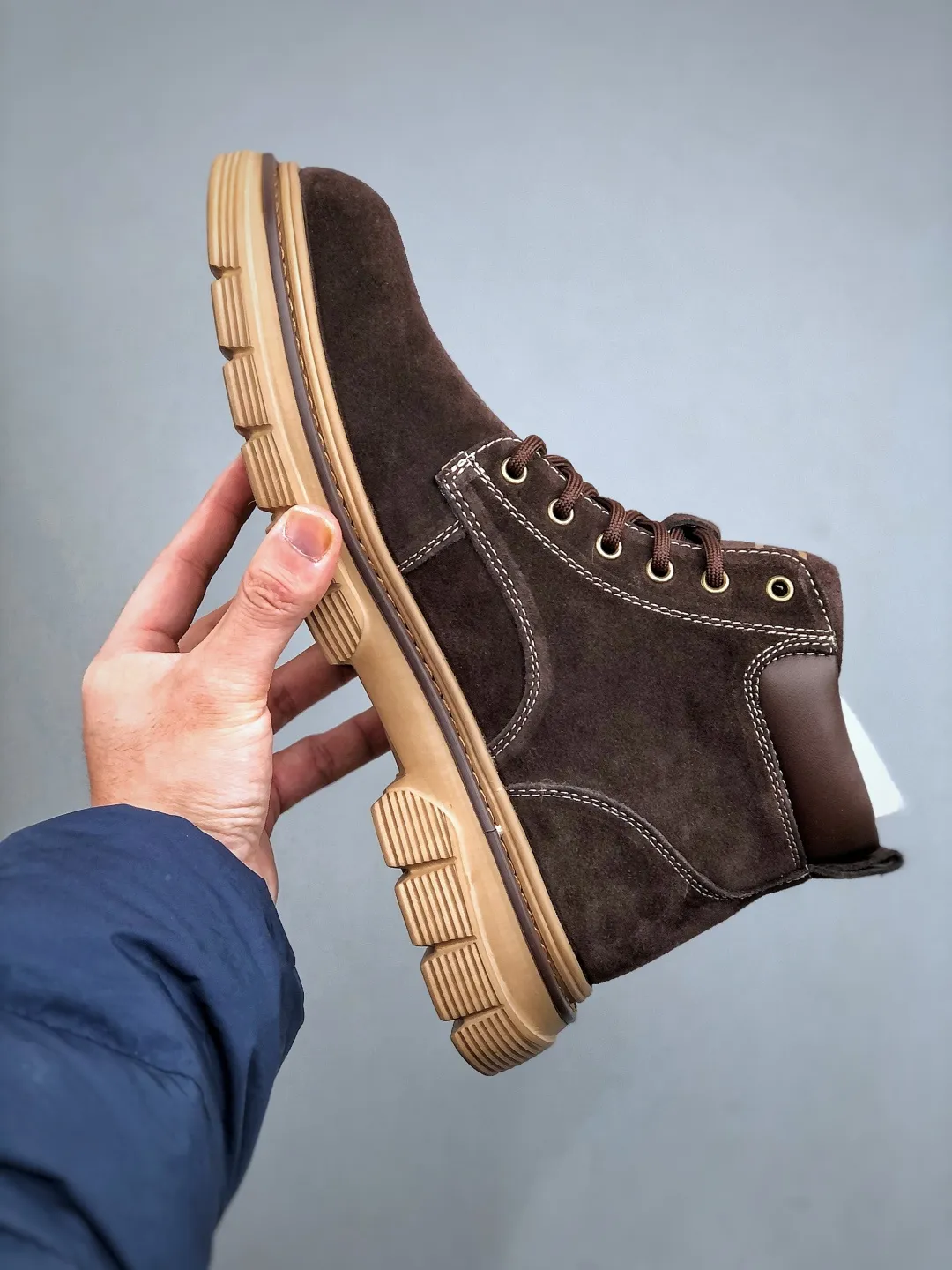 Local 💰560 supports store opening New goods 🚀 #UGG New products for autumn and winter (plush integrated lining 🔥warm and heat-locking) must-have outdoor mid-top casual Martin boots snow boots series Guangdong factory quality Autumn and winter new styles Fashion trend matching The fabric is made of Italian imported frosted cowhide. The whole shoe is made of genuine cowhide. The outsole and hardware are all made from OEM raw materials. Good products do not kill pigs. The quality of the first order is strictly controlled. A full set of official website unified packaging. This year’s winter cold-proof outdoor products are a must-have for daily casual matching for sportsmen‼ American affordable luxury brand [UGG] Tasman Weather Hybrid Tasman hybrid series mid-top lightweight casual Martin boots "Size: 38-44 (one size larger than sports shoes)